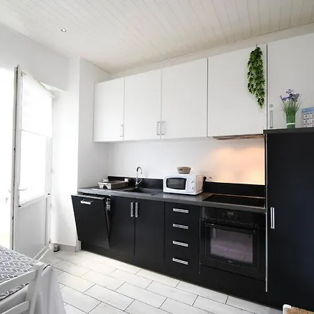 Petite Maison De Pêcheur Et Velos